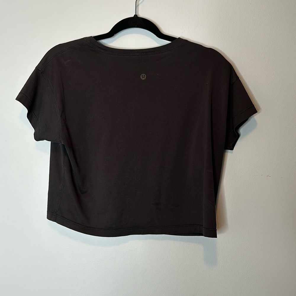 Lululemon cropped tee